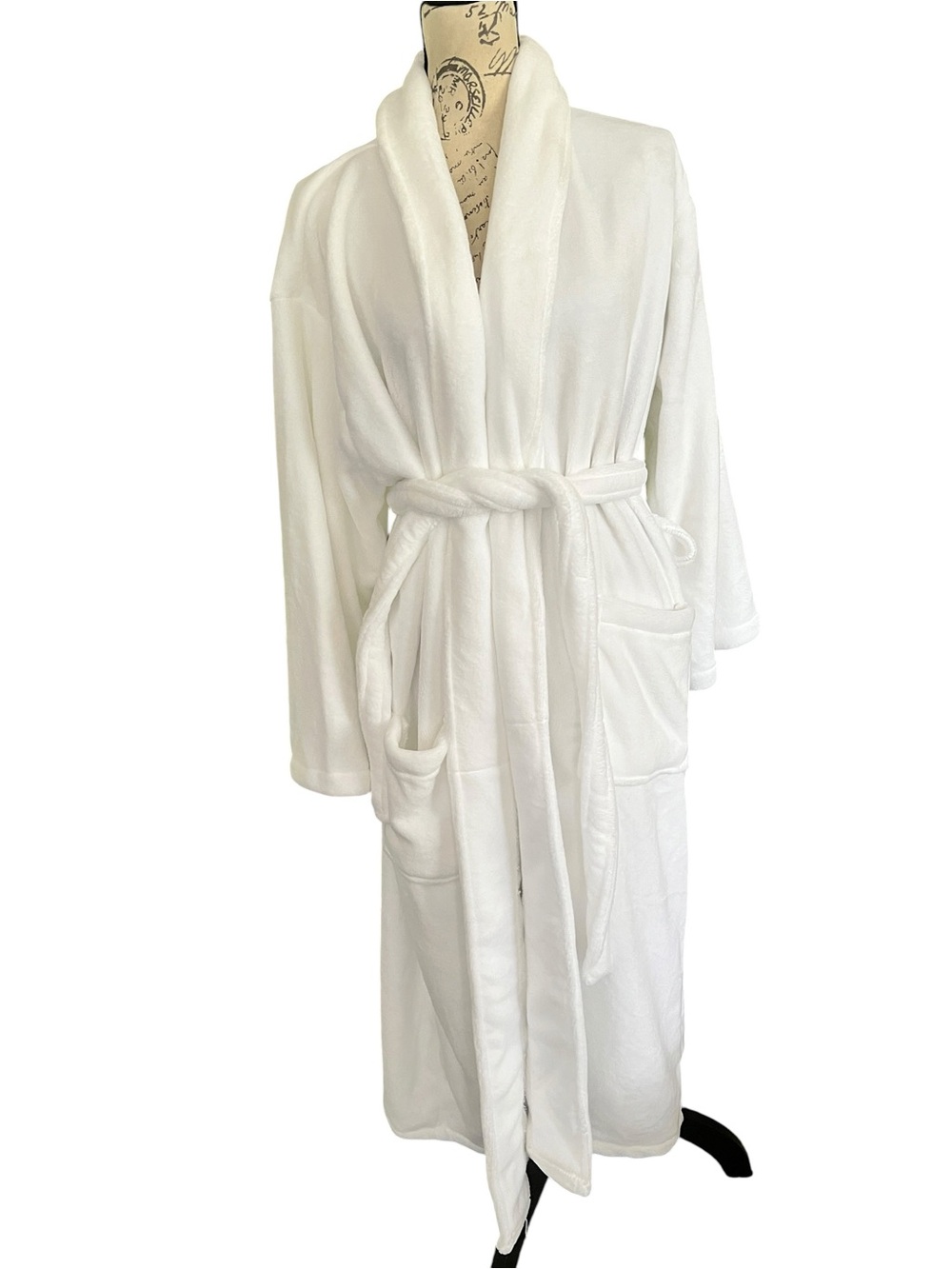 Plush Shawl Collar White Bathrobe with Belt and Pockets, new in package
